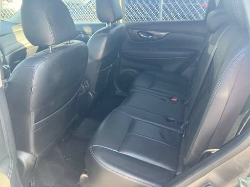 Used 2020 Nissan Rogue SV w/ Premium Package FWD image 4