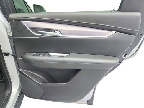 Used 2018 Cadillac XT5 Luxury w/ Driver Awareness Package image 29