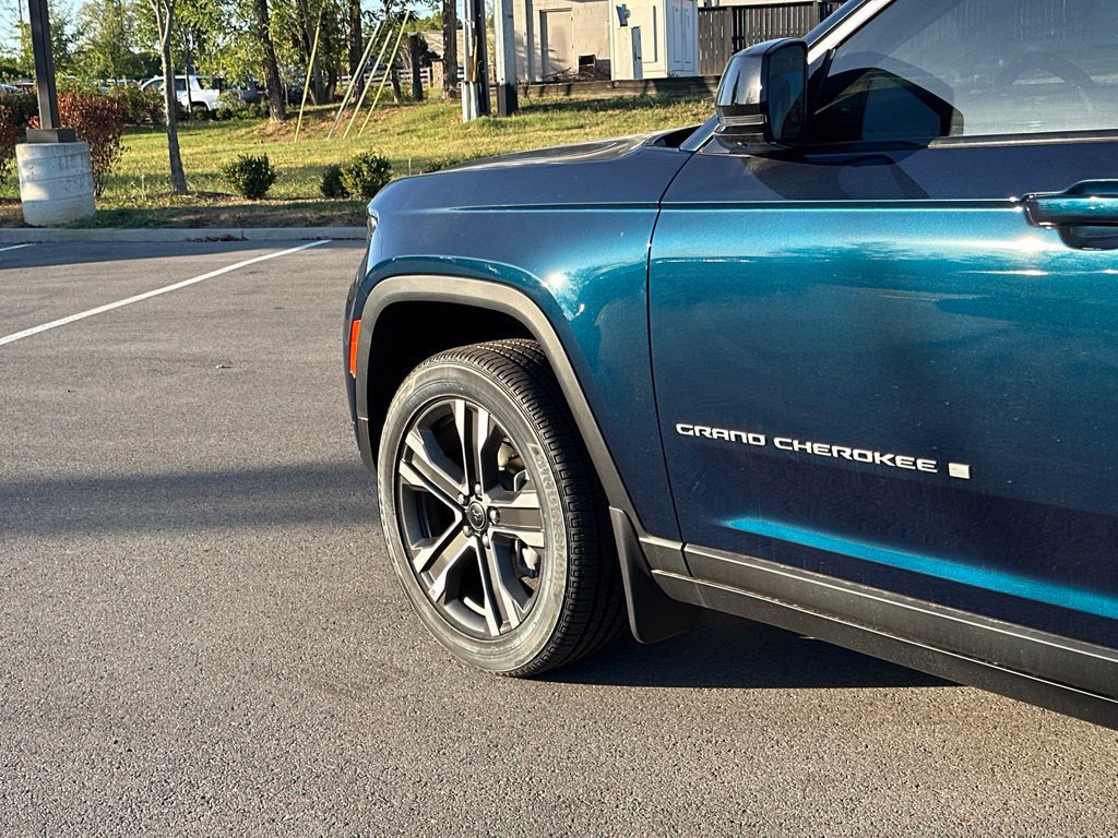 New 2027 Jeep Grand Cherokee Limited w/ Technology Group II RWD image 41