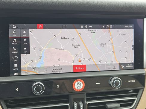 Certified 2025 Porsche Macan image 17