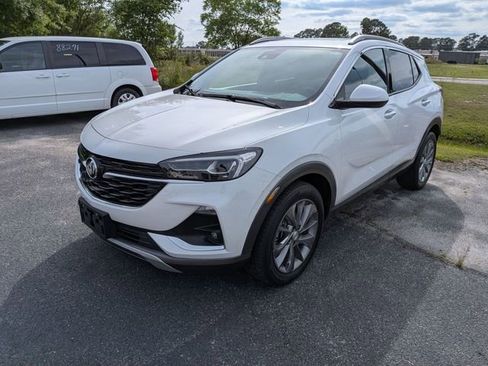 Used 2023 Buick Encore GX Essence w/ Experience Buick Package FWD image 3