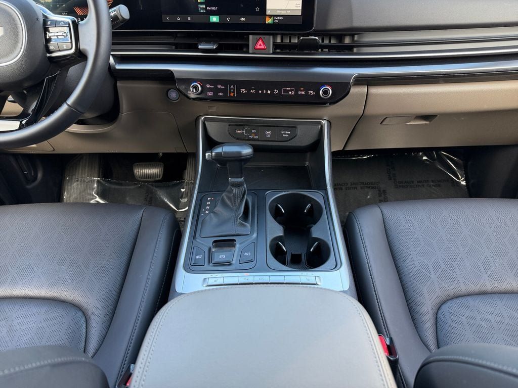 Used 2026 Kia Carnival FWD image 12