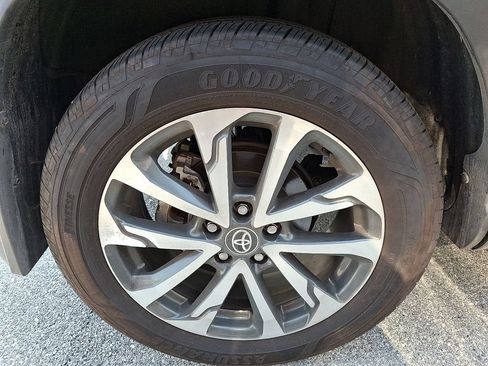 Used 2025 Toyota Corolla Cross XLE AWD/4WD image 8