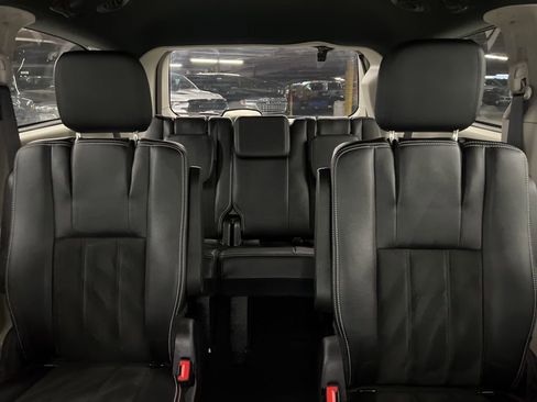 Used 2019 Dodge Grand Caravan SXT image 24