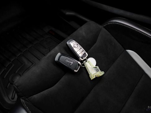 Used 2021 Ford Mustang Shelby GT500 w/ Carbon Fiber Track Pack image 96