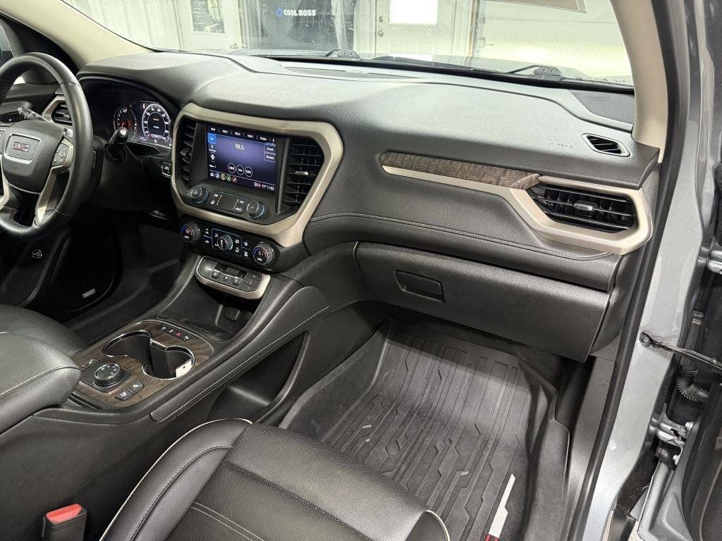 Used 2023 GMC Acadia Denali w/ Denali Ultimate Package AWD/4WD image 44