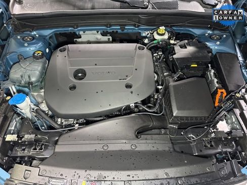 Used 2025 Volvo XC40 B5 Plus image 6
