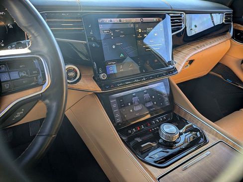 Used 2022 Jeep Grand Wagoneer Series III image 20