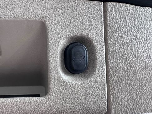 Used 2019 Cadillac Escalade Luxury image 29