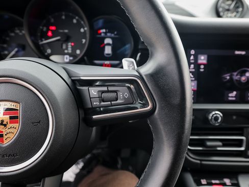 Certified 2024 Porsche Macan image 16