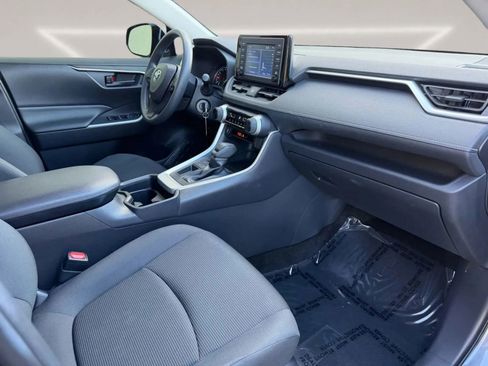 Used 2019 Toyota RAV4 LE w/ Carpet Mat Package image 21