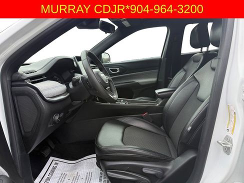 Used 2024 Jeep Compass Latitude image 9