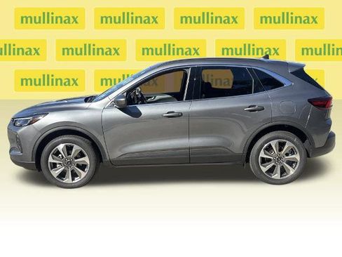 Certified 2025 Ford Escape Platinum w/ Premium Technology Package image 10
