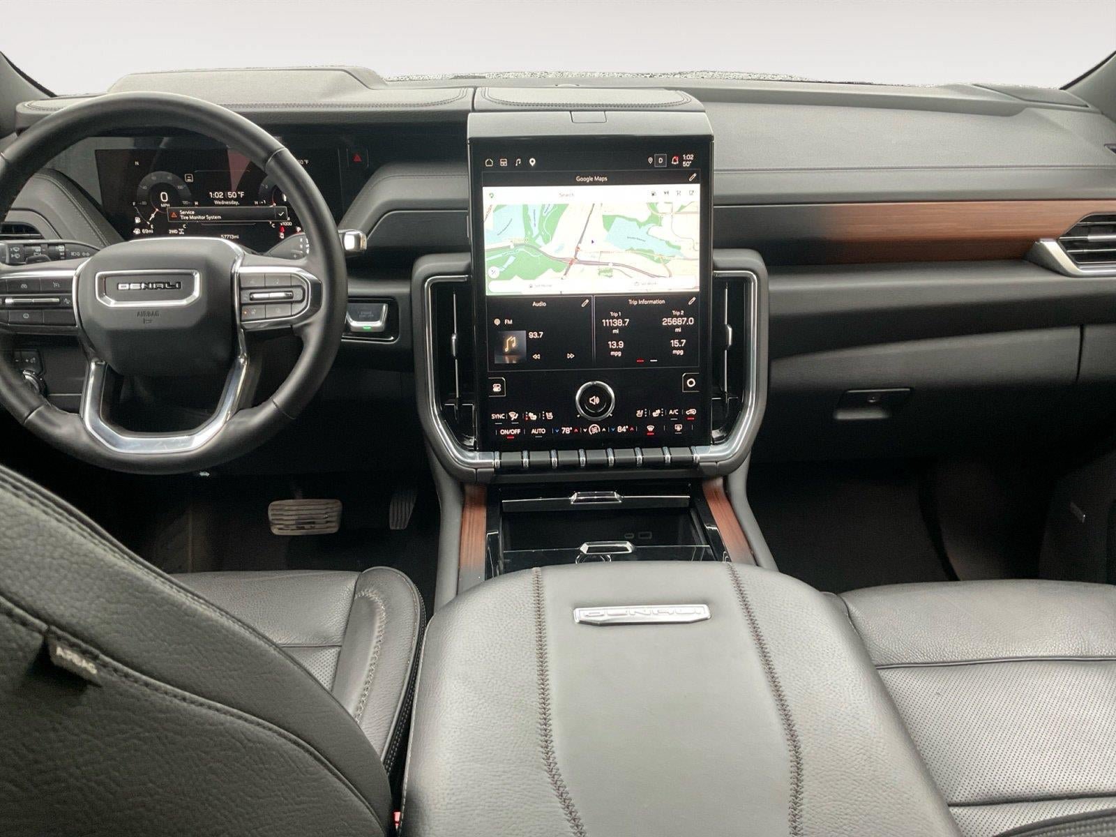 Used 2025 GMC Yukon XL Denali AWD/4WD image 10