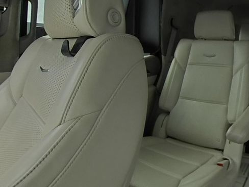 Used 2023 Cadillac Escalade Sport Platinum w/ LPO, ONYX Package AWD/4WD image 12