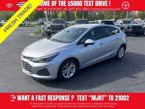 Used 2019 Chevrolet Cruze LT image 2