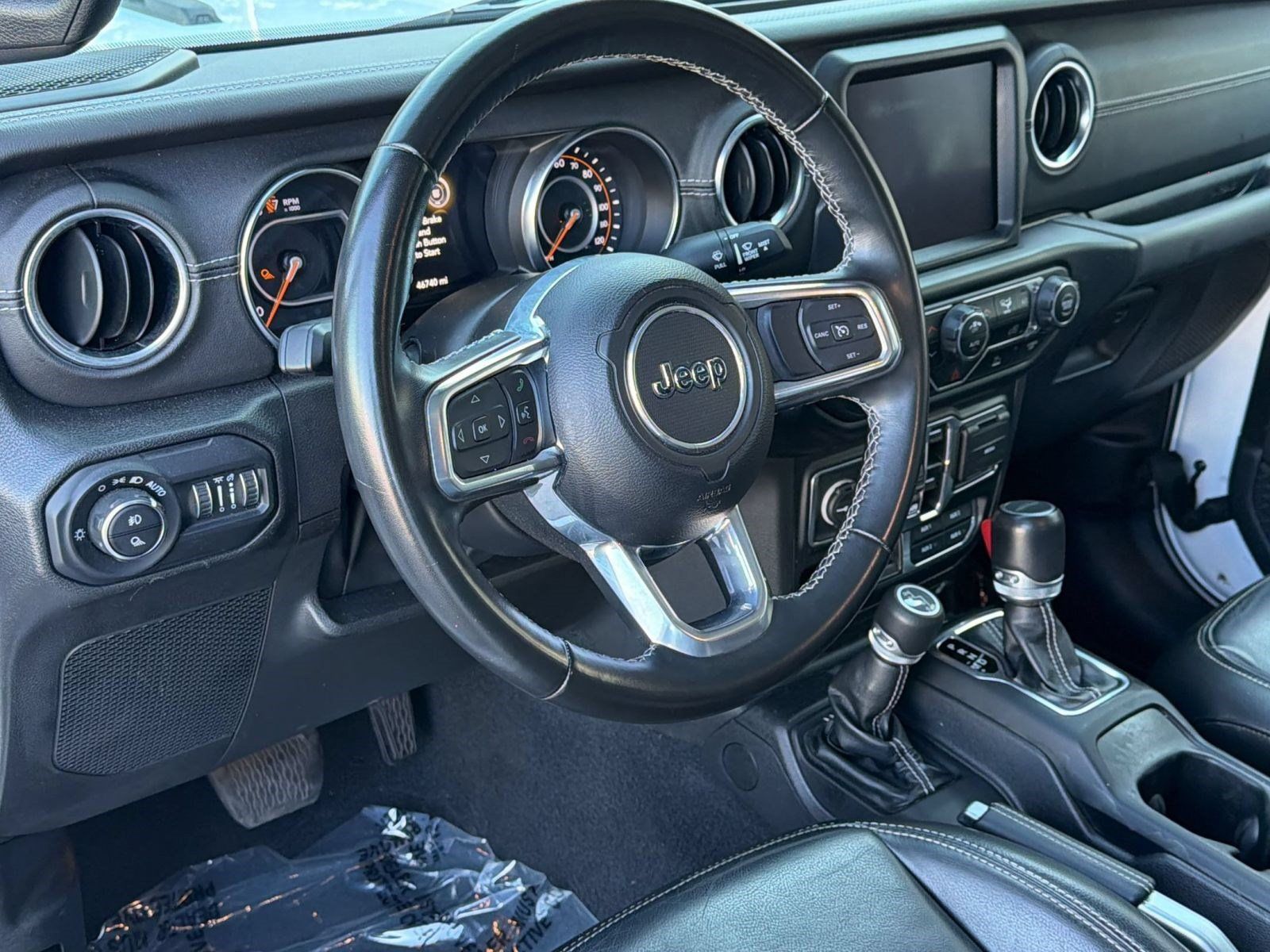 Used 2022 Jeep Gladiator Overland w/ Popular Equipment Package AWD/4WD image 4