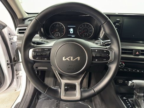 Used 2022 Kia K5 LXS image 17