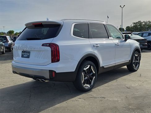 New 2025 Kia Telluride S image 8
