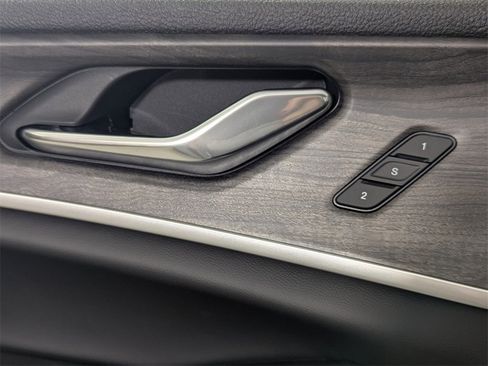 New 2025 Jeep Grand Cherokee Limited w/ Luxury Tech Group II image 15