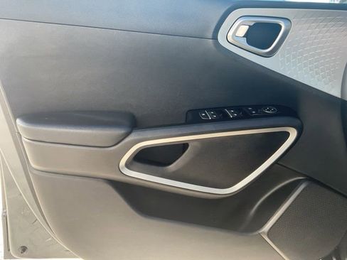 Used 2020 Kia Soul LX image 13