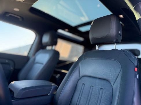 Used 2022 Land Rover Defender 90 X-Dynamic S image 8