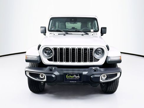 Used 2025 Jeep Wrangler Unlimited Sahara AWD/4WD image 2
