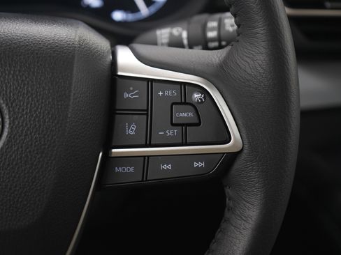 Used 2025 Toyota Sienna XLE w/ XLE Plus Package image 27