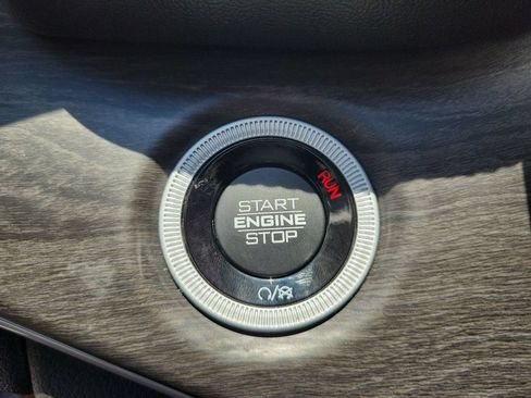 Used 2023 Jeep Grand Cherokee Limited AWD/4WD image 17