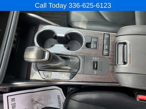 Used 2021 Toyota Highlander Limited FWD image 24
