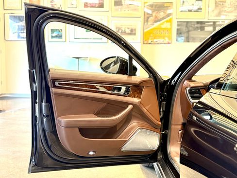 Used 2018 Porsche Panamera Turbo image 43