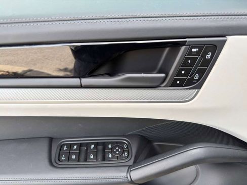 Certified 2026 Porsche Cayenne AWD/4WD image 8