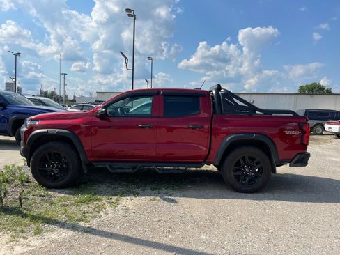 Used 2025 Chevrolet Colorado Trail Boss w/ Midnight Edition AWD/4WD image 2