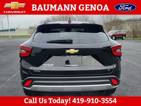 Used 2025 Chevrolet Trax LT w/ LT Convenience Package image 6