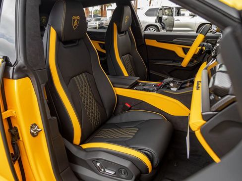 Used 2026 Lamborghini Urus SE AWD/4WD image 26