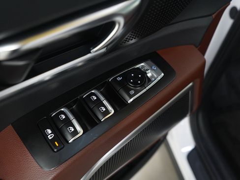 Used 2024 Kia Telluride EX w/ EX Captain's Chair Package image 24