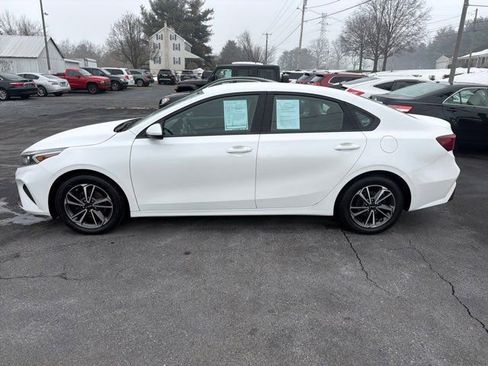 Used 2022 Kia Forte LXS image 2