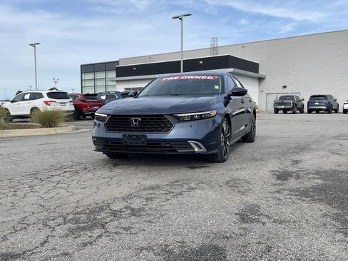 Used 2023 Honda Accord Touring image 3