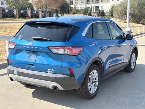 Used 2021 Ford Escape SE w/ Convenience Package FWD image 4