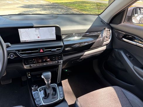 Used 2025 Kia Seltos S FWD image 30