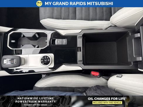 New 2026 Mitsubishi Outlander SE image 26