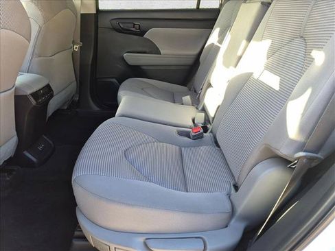 Used 2023 Toyota Highlander L AWD/4WD image 14