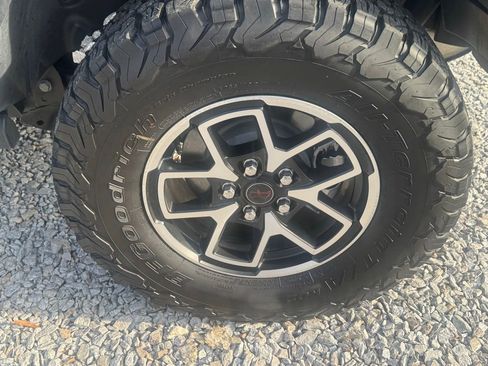 Used 2025 Jeep Wrangler Unlimited Rubicon image 13