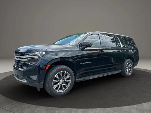 Used 2023 Chevrolet Suburban LT w/ LT Signature Plus Package RWD image 3