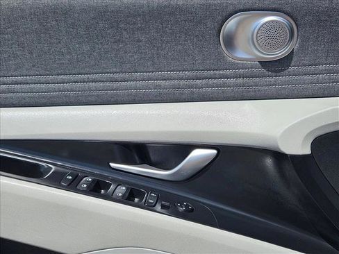 Used 2024 Hyundai Elantra Limited FWD image 11