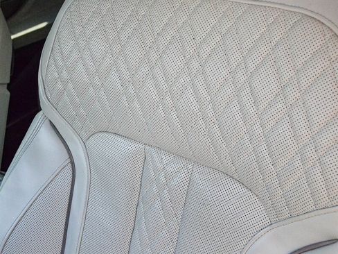 Used 2020 BMW 750i xDrive w/ Executive Package image 51