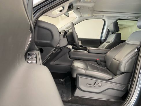 Used 2025 Ford Expedition Active image 15