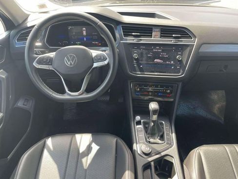 Used 2022 Volkswagen Tiguan SE image 13