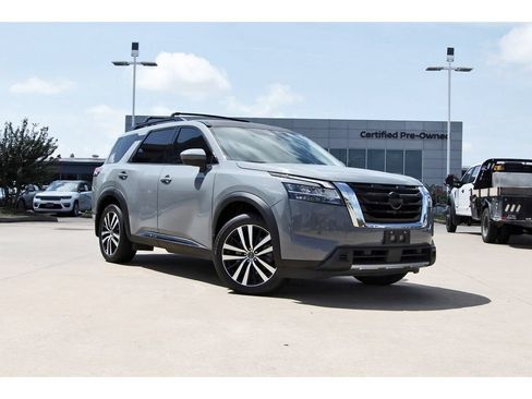 Used 2024 Nissan Pathfinder Platinum FWD image 1