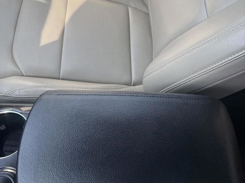 Used 2019 Ford Explorer XLT w/ Equipment Group 202A image 28